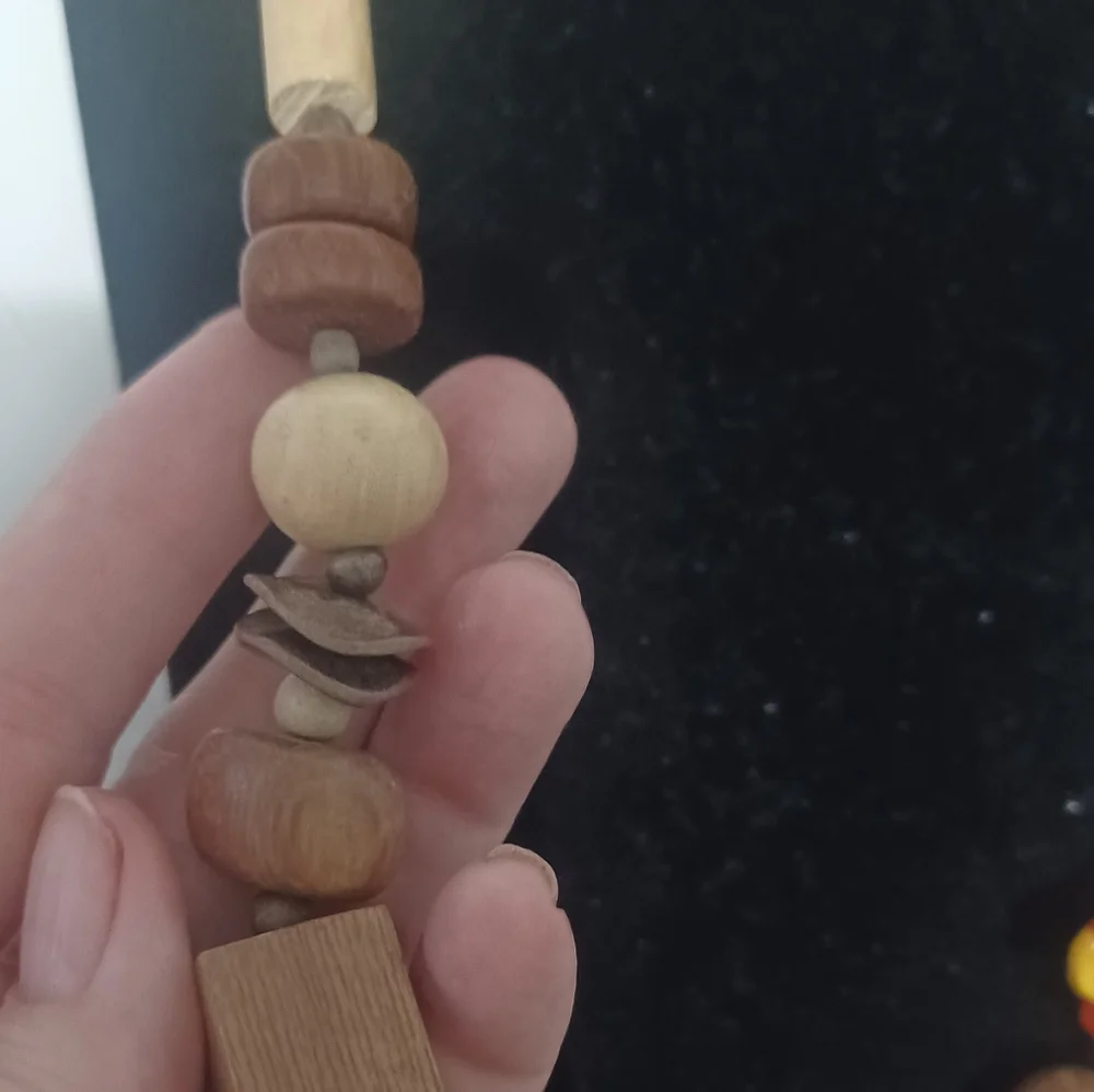 Vintage Handcrafted Wooden Beaded Necklace with Parrot Charm - Picture 4 of 9